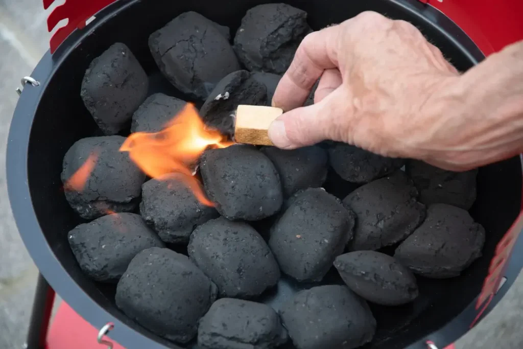 How Much Charcoal for a Dutch Oven Cobbler? Tips & Recipe 7 Even placement of charcoal briquettes on a Dutch oven
