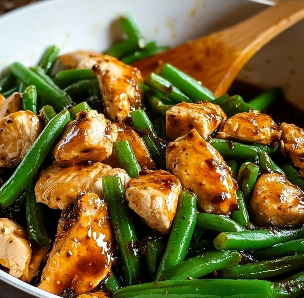 Quick Chicken Breast and Green Beans 3 Quick chicken breast recipe with green beans for a healthy dinner.